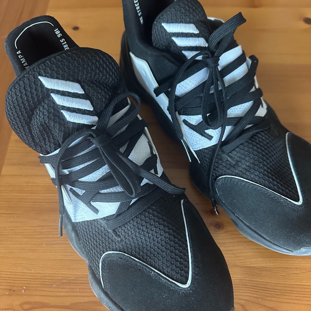 James Harden men’s basketball shoes, volume 4